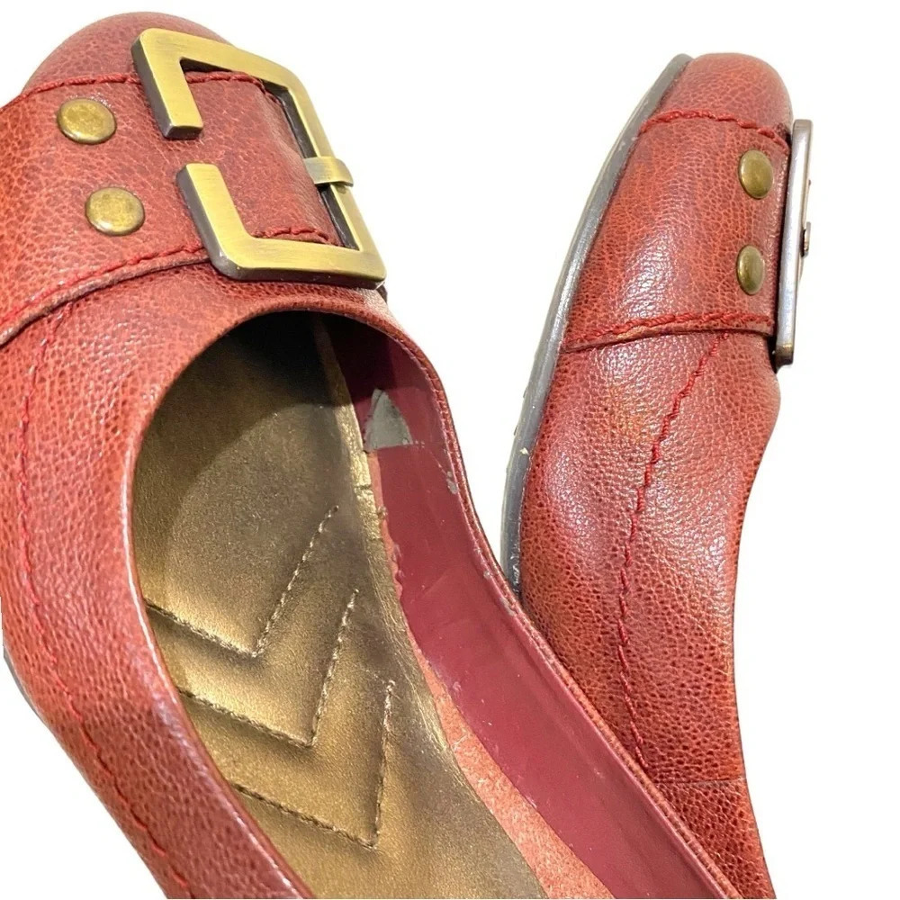 Andrew Geller NWOT Size 7 Reddish Brown with antiques Gold Buckle WEDGE Heel 2.5 - Picture 13 of 16
